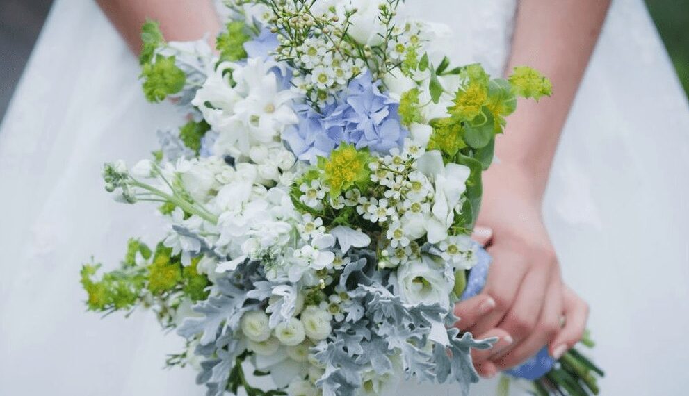 9 Unique Ways to Personalize Your Wedding Bouquet